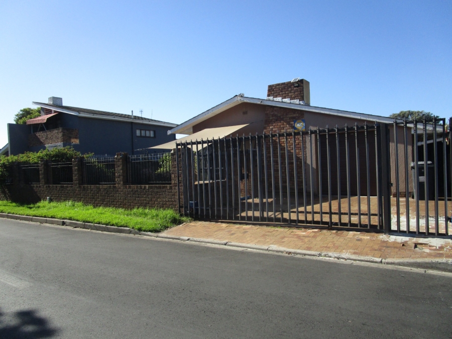 3 Bedroom Property for Sale in Pinati Western Cape